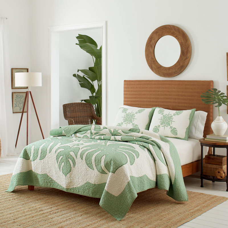 Molokai Island Inspired Reversible Cotton Full Quilt Set in Gray