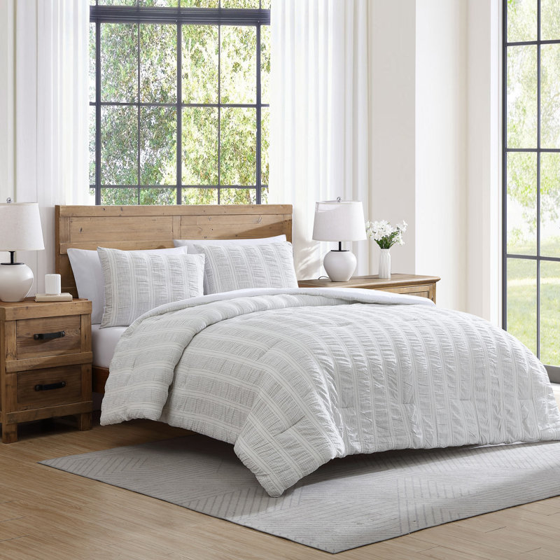 Aria White and Grey Seersucker Striped Full/Queen Comforter Set