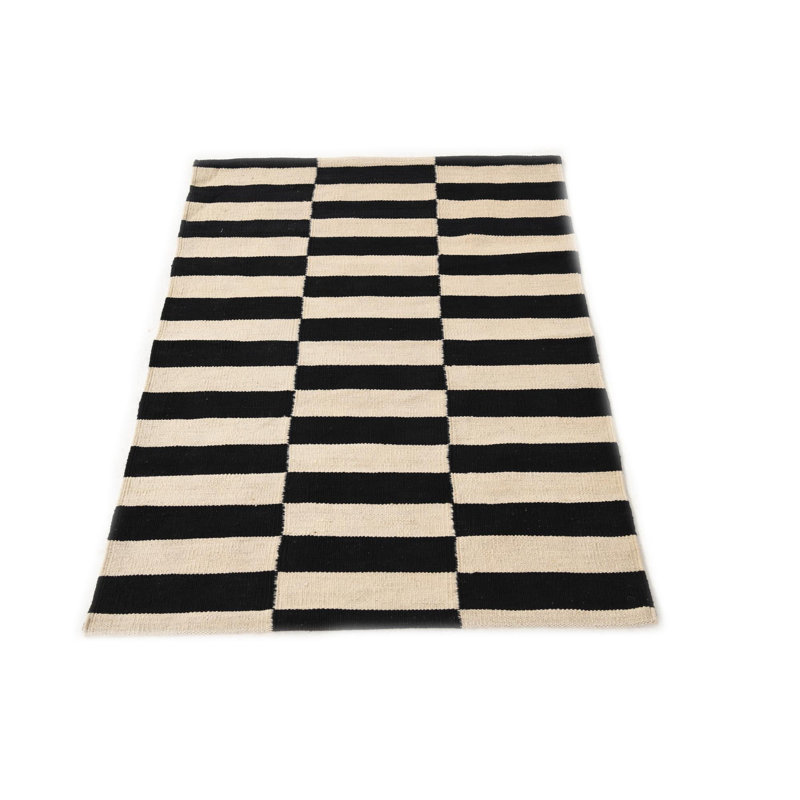 Tapis noir et blanc 2 x 4 Pinkerton