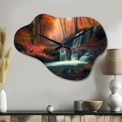 «Waterfall In Fall Forest I - Cloud Mountains», horloge en métal asymétrique