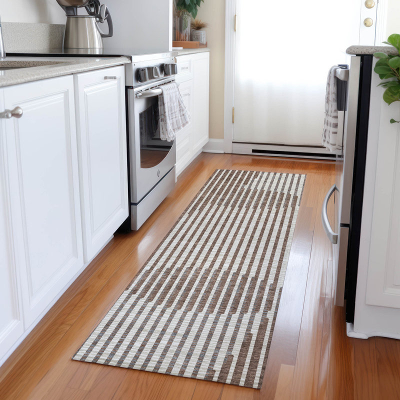 Chayden intérieur / extérieur lavable à la machine ACN1001 brun, Tapis de couloir 2 pi 3 po x 7 pi 6 po