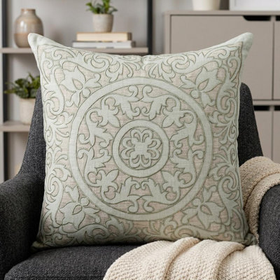 Coussin décoratif 22 "en mélange de lin beige et vert avec broderie et appliques
