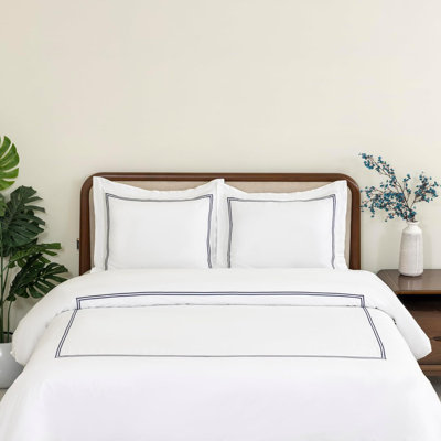 Literie Dreamology blanche, housse de couette 100 % coton brodée, 3 pièces, douce, légère et respirante, satin T300, taille California King, avec 2 taies d'oreiller, fermeture éclair (bleu marine).