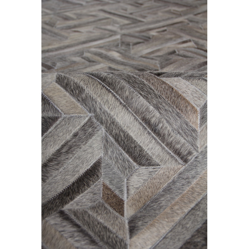 Natural Hide Cowhide Geometric Area Rug in Gray, Rectangle 5' x 8'