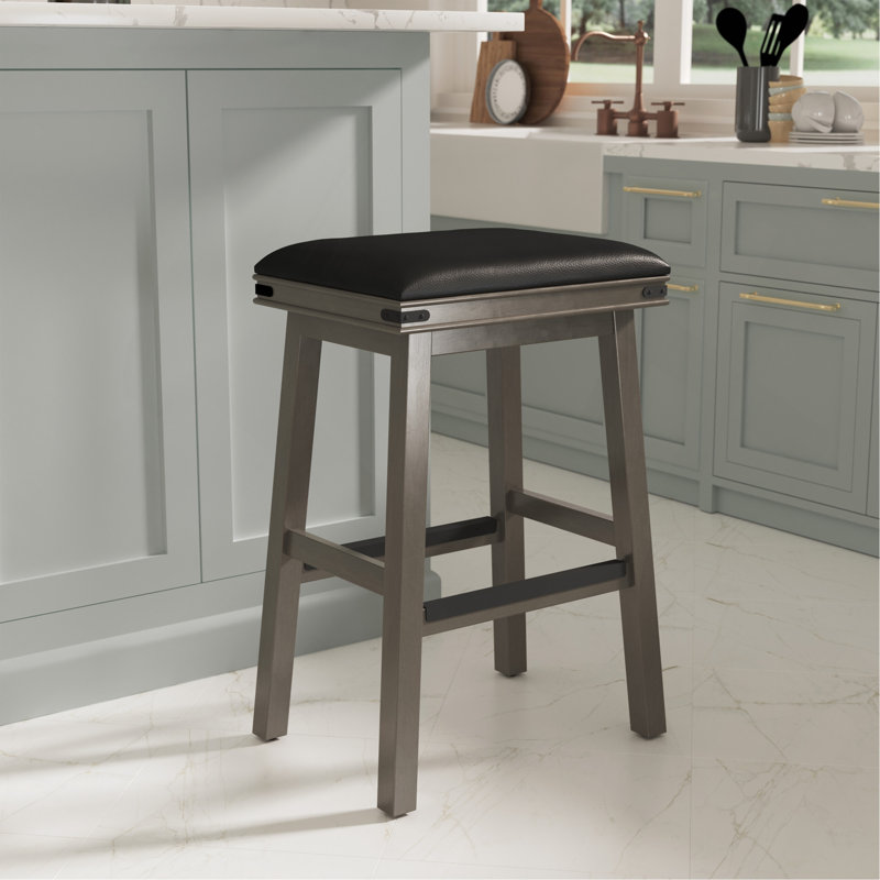 Tabouret de 30 po au fini gris patiné et siège en cuir noir