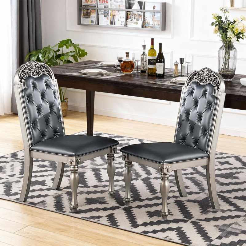 Chaise en bois d'hévéa classique avec coussin en cuir - assise robuste et confortable