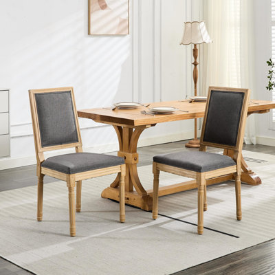 De 2 chaises de salle à manger grises, carrées, pieds en bois d'hévéa massif, dossier, finition peinte antique, structure de coussin en mousse souple et bourre en acier