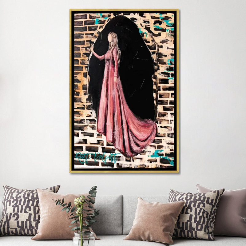 Une reine sera toujours, H 60 po x l 40 po, Floater Framed Print Canvas without Mat, Doré