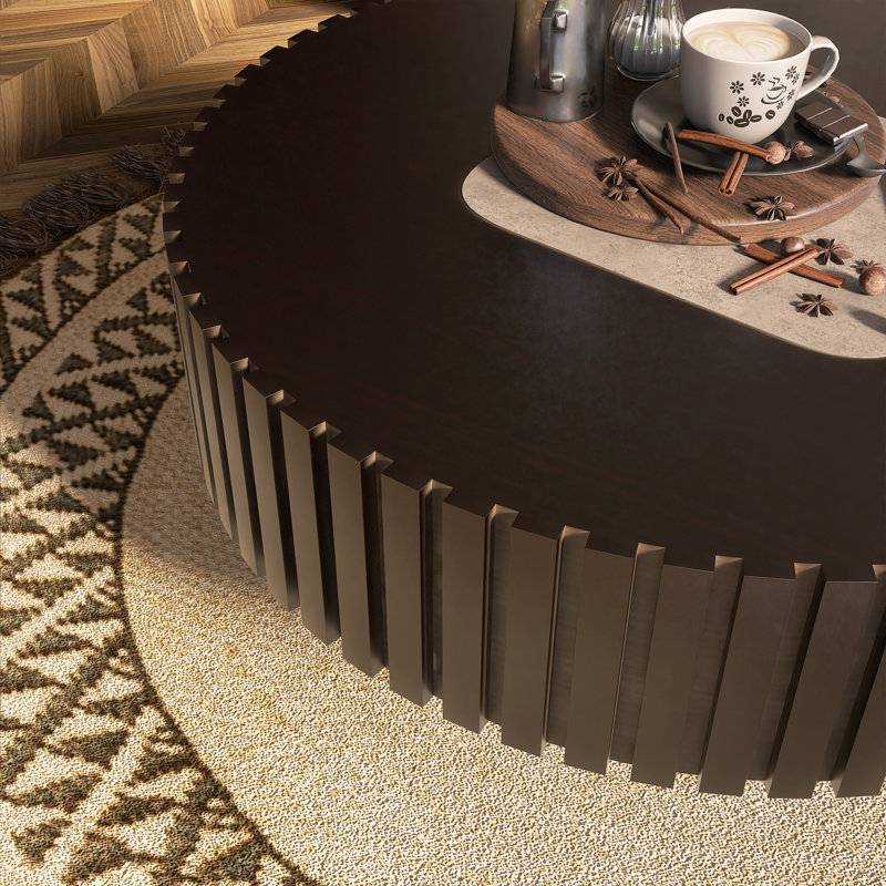 Table basse ronde fabriquée à la main avec relief et pédale, Noyer