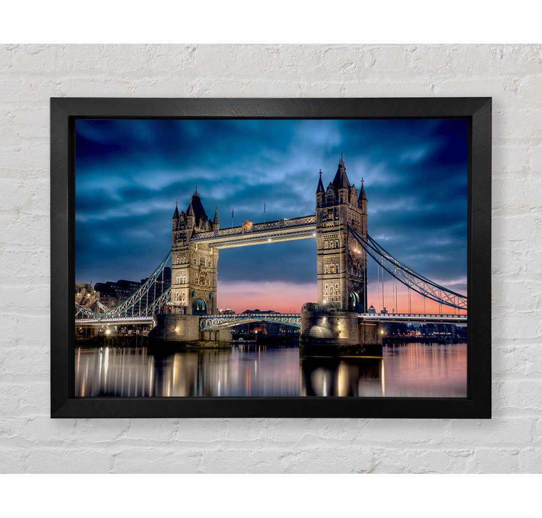 London Tower Bridge in der Abenddämmerung - Einzelne Bilderrahmen Kunstdrucke