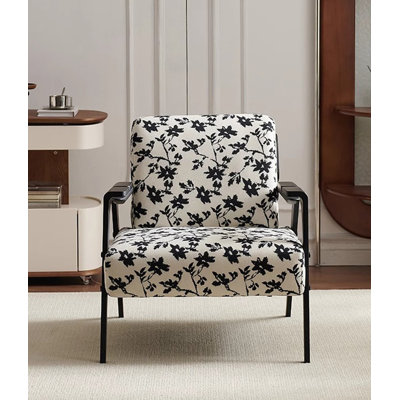Fauteuil blanc de style italien avec revêtement en lin jacquard et structure en bois massif pour salon.