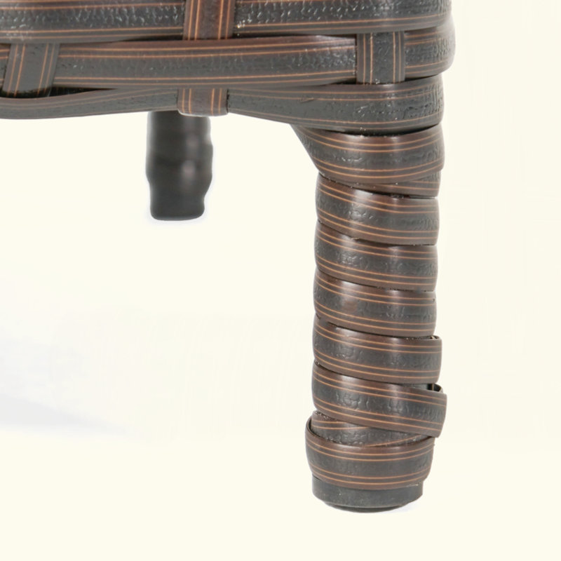 Élégante table d'appoint d'extérieur en osier avec fonctions polyvalentes et plateau en verre