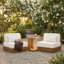Ensemble de conversation d'extérieur surdimensionné 3 pièces avec deux fauteuils club et table d'appoint, structure en bois d'acacia, finition naturelle avec coussins beiges