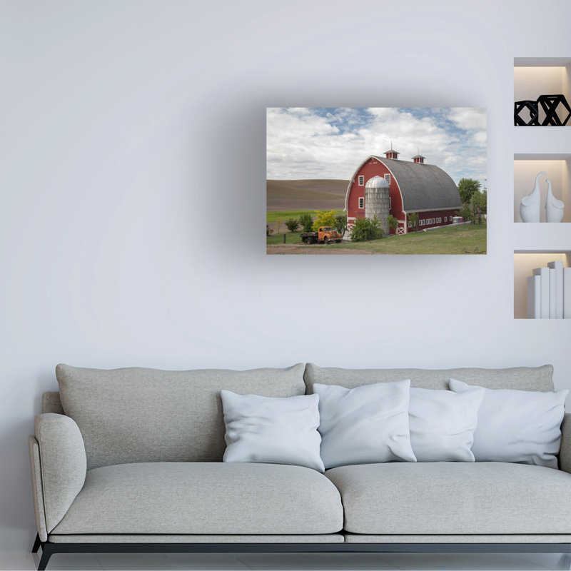 «Truck And Palouse Barn» sur un cadre bolognique, H 22 po x l 32 po