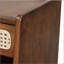 Table de chevet moderne avec détails en rotin, panneau de fibres à densité moyenne et bois massif, tablette ouverte et tiroir pour un rangement élégant dans la chambre à coucher-1284546763