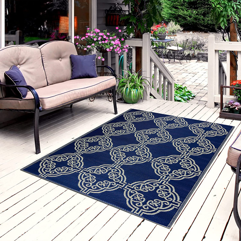 Tapis d'intérieur / extérieur bleu marine / crème Ancha, Rectangle 4 pi x 6 pi