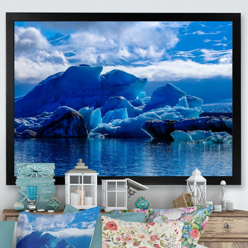 Impression sur toile Icy Alaskan Wilderness III, H 34 po x l 44 po x P 1,5 po, Cadre photo noir