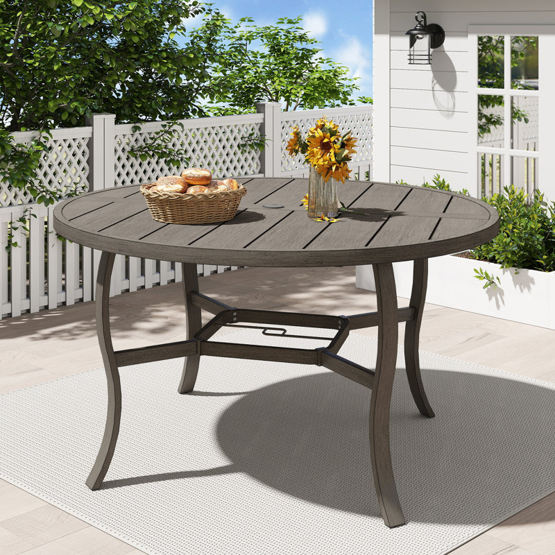 Table de salle à manger ronde en aluminium gris avec trou pour parasol Moffett, H 28,7 po x l 52 po x P 52 po