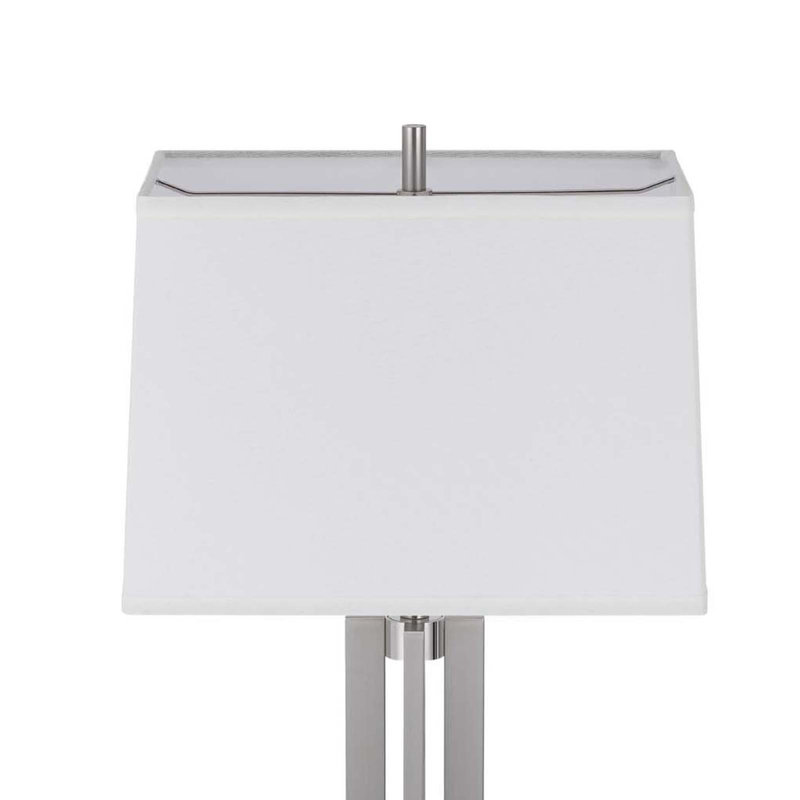 Lampe de table 100W en métal Lakewood avec abat-jour rectangulaire en tissu rigide, Argent argent, Blanc