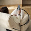 Chaise longue beige avec pieds et accoudoirs réglables et base rotative