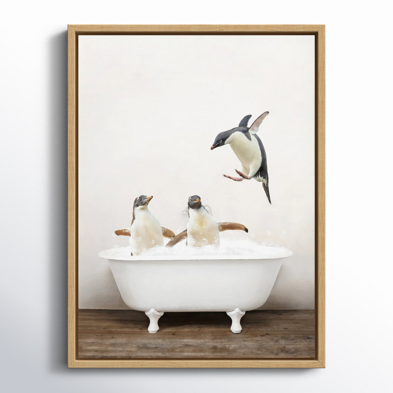 Reproduction d'art sur toile encadrée "Penguins jouer dans un bain rustique" par Amy Peterson, Encadré naturel