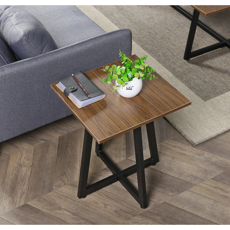 Table de bout à pieds croisés