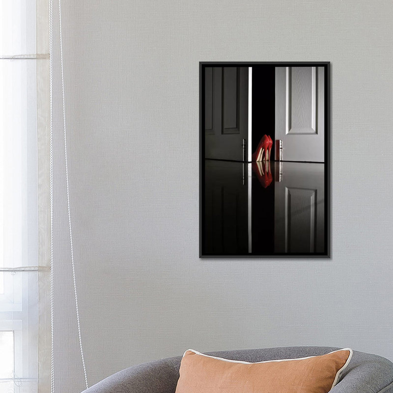«Passion in Red», photographie sur toile, H 26 po x l 18 po x P 1,5 po, Papier beaux-arts encadré noir, Pas de tapis