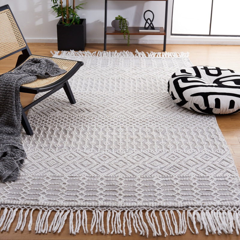 Stroudsburg Hand Woven Pet Yarn/Cotton Southwestern Rug in Gray/Ivory, Rectangle 4' x 6'
