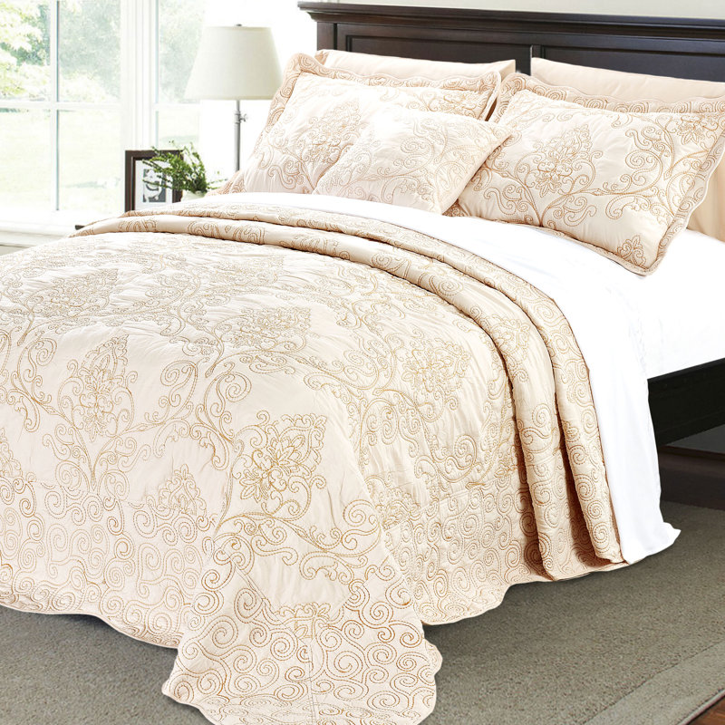 4 Piece Damask Oversized Embroidery Bedspread Set, King Quilt + 2 King Shams + Throw Pillow, Saumon