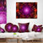 Coussin décoratif à imprimé floral mauve et cristaux dans l'espace