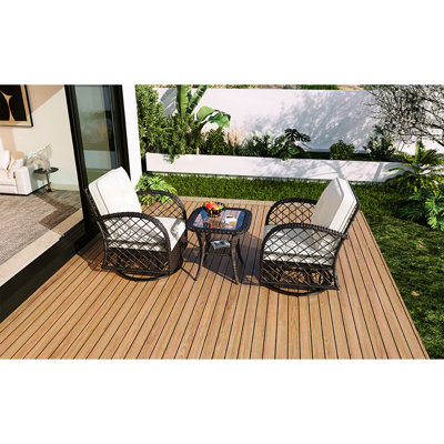 Sièges d'extérieur: 3 2 avec chaises pivotantes et table carrée. Jardin, patio, balcon. Brun. Matériaux. Coussins confortables: fabrication des sièges. Coussins moelleux. Design élégant