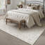 Tapis beige élégant et lavable à la machine-111686856