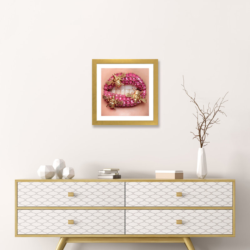 «Bumble Bees» par Vlada Haggerty - impression d'art graphique, Encadré en papier doré, H 16 po x l 16 po x p 1 po