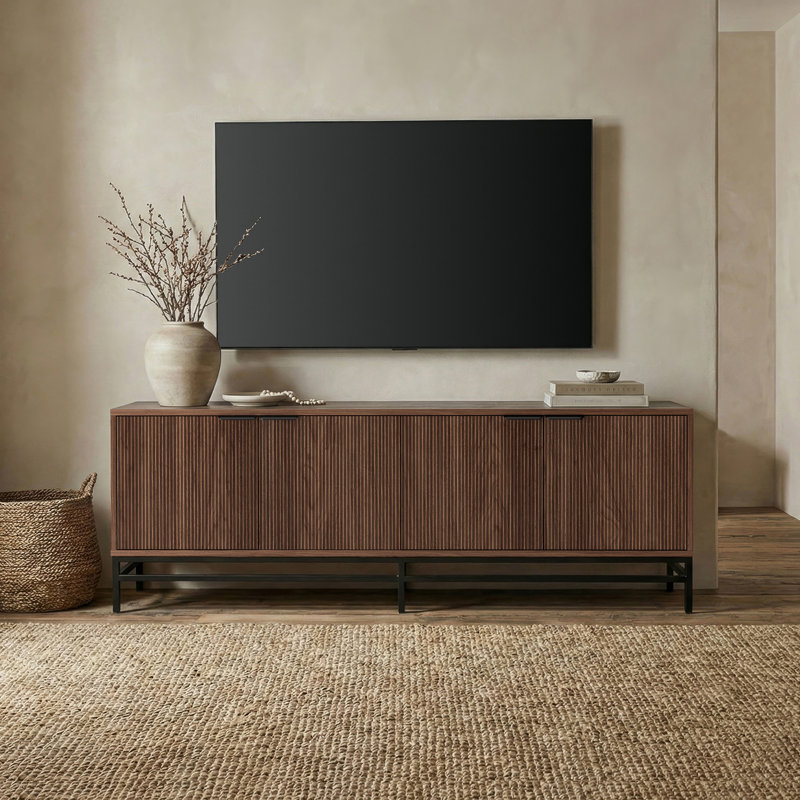 Meuble télé 70 po pour téléviseur de 78 po ou moins avec portes cannelées et gestion des câbles Montello, Noyer satiné