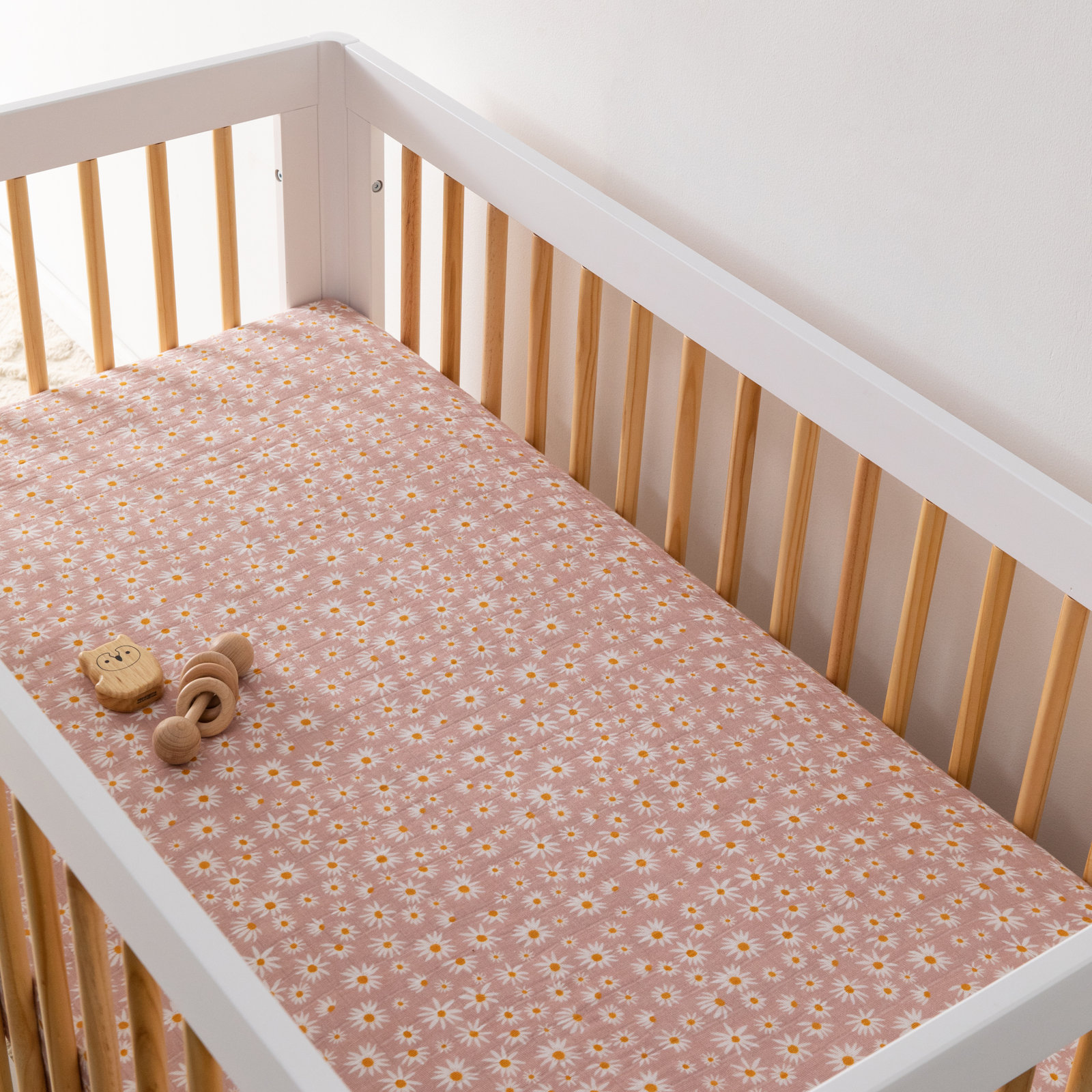 Daisy Muslin Crib Sheet in GOTS Certified Organic Cotton