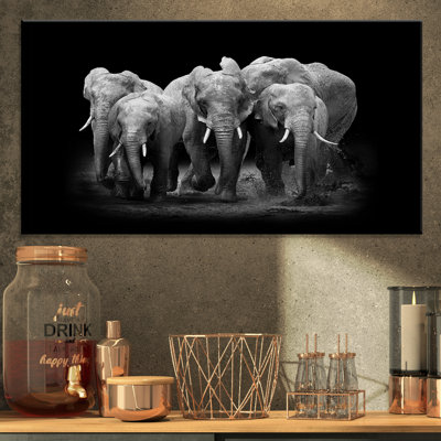«Group of Elephant on Dark», impression sur toile tendue