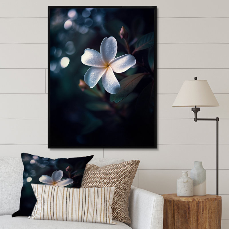 «White Black Exotic Plumeria Bloom I», reproduction sur toile, 32" H x 24" W, Cadre flottant noir