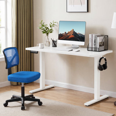 Ensemble de bureau: chaise de bureau en filet et bureau électrique