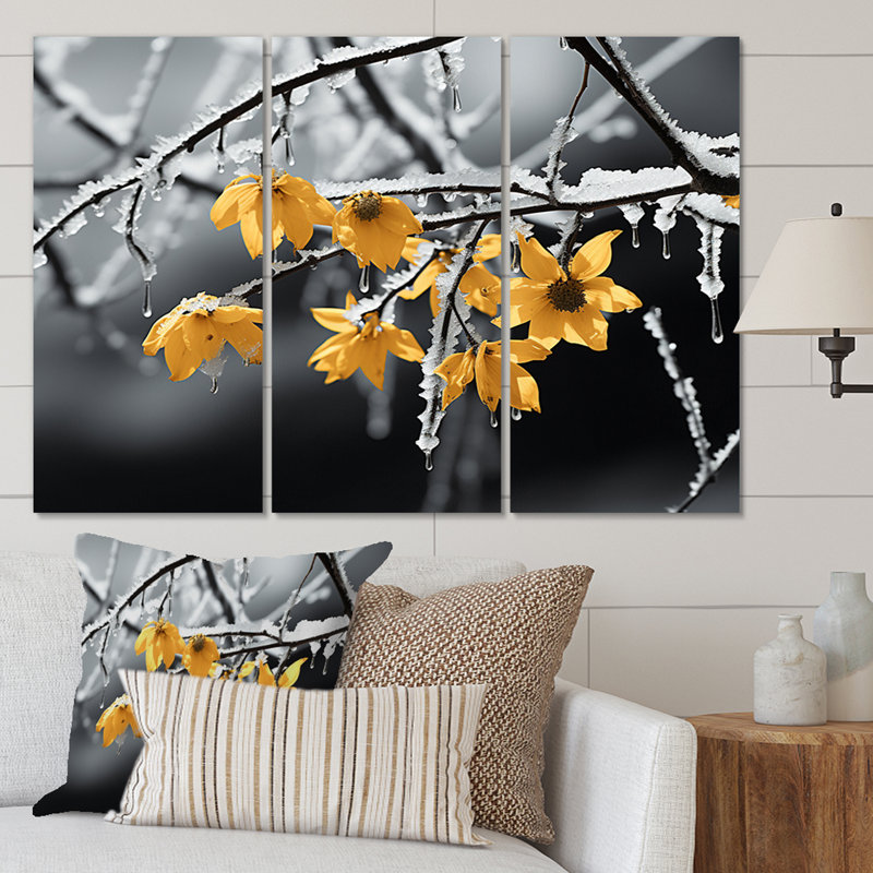 «Yellow and Gray Frozen Elegance II» sur toile, ensemble de 3 pièces, H 28 po x l 36 po x P 1 po