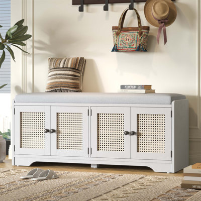 Banc de rangement rustique avec coussin amovible, portes en rotin tissé et tablettes réglables pour le couloir et le salon
