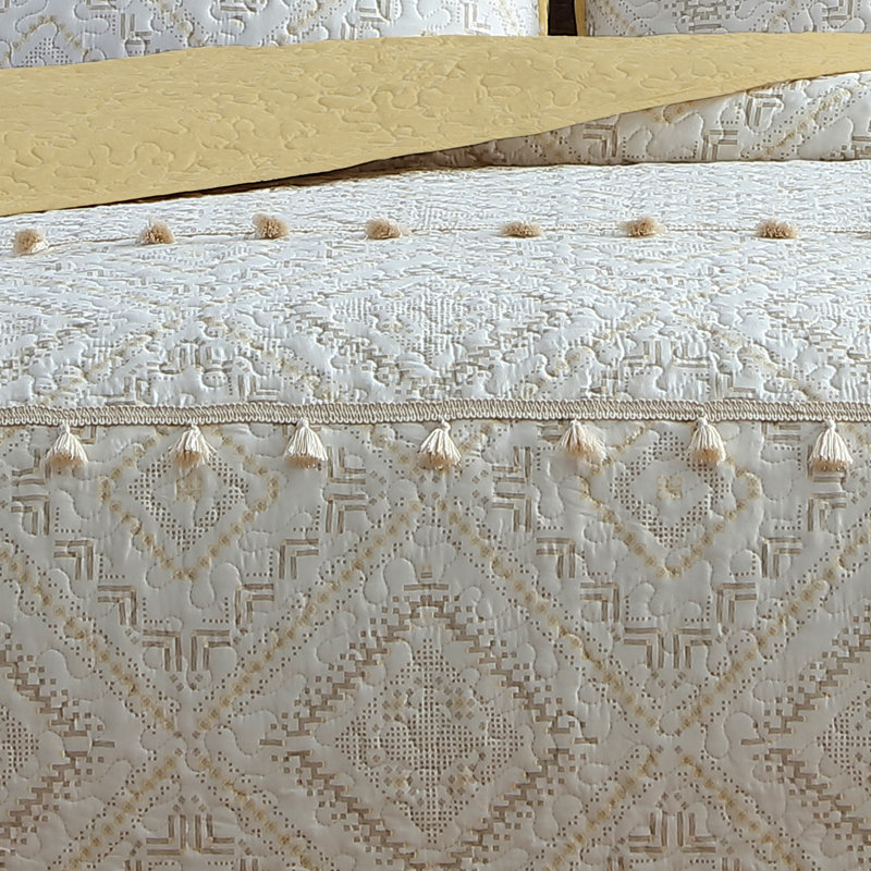 Ensemble de courtepointe en microfibre à motif tribal doré avec pompons DESIGN STU DVD Skye