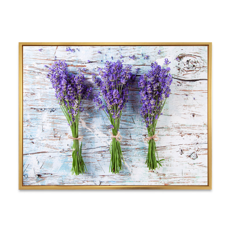 Lavande fraîche sur bois - reproduction encadrée sur toile, H 16 po x l 32 po x p 1 po, Doré