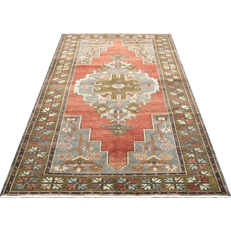Tapis unique en laine noué à la main des années 1960 de 4 pi 4 po x 8 pi 3 po rouge / brun / violet