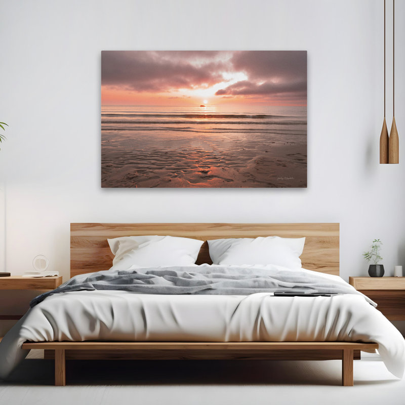 «Let It Set With The Sun», paysage de plage gris contemporain avec nuage, H 60 po x l 40 po