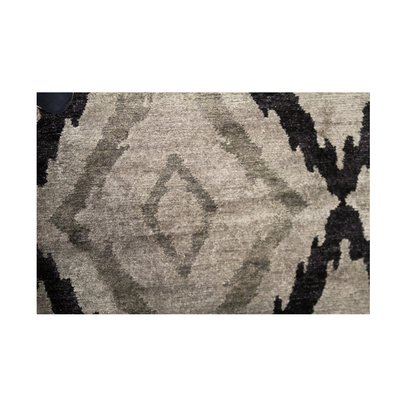Geometric Area Rug in Gray