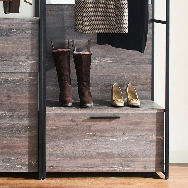 Heat Walk-In Closet: And Spacious Closet With Extra Deep Shelves For Efficient Organization