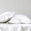 Ensemble de draps en satin blanc de luxe pour lit simple (4 pièces) - Infroissable, doux pour la peau et les cheveux, convient aux matelas de 40 cm d'épaisseur, comprend un drap plat et des taies d'oreiller. Dompte les frisottis pour un sommeil réparateur et paisible.