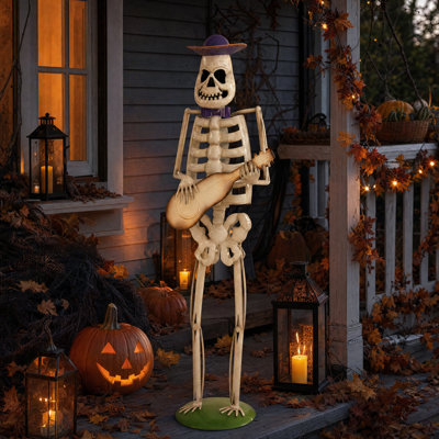 Décoration d'Halloween pour guitare squelette, statue de squelette en métal 61,8 po avec chapeau mauve et nœud papillon, décoration de fête extérieure sur la pelouse