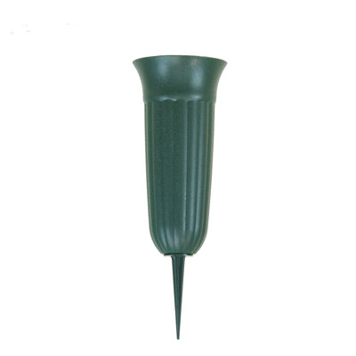 Arrangement de roses et de coquelicots dans un vase en cône