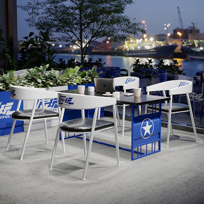 Table et chaises créatives de style industriel